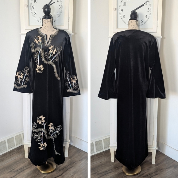Vintage Velvet Robe/Gown - Picture 3 of 10
